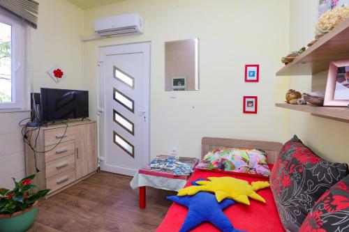 Apartments with parking space Sibenik - 24719