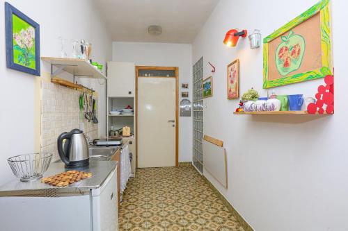 Apartments with parking space Sibenik - 24719