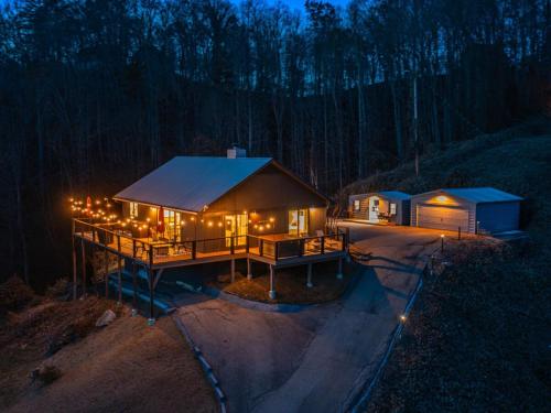 Fotografie z fotogalerie ubytování Skytop Summit-Hot Tub-Firepit-Big Views v destinaci Bryson City