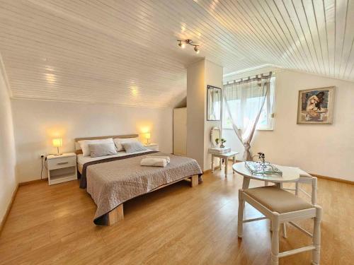 Ένα ή περισσότερα κρεβάτια σε δωμάτιο στο Apartment in Crikvenica 54629