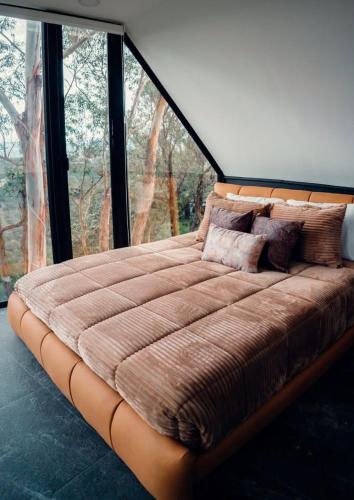 Ένα ή περισσότερα κρεβάτια σε δωμάτιο στο Piedra y Agua Glamping Puembo