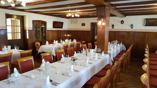 Restaurace v ubytování Gasthaus zum Hirschen