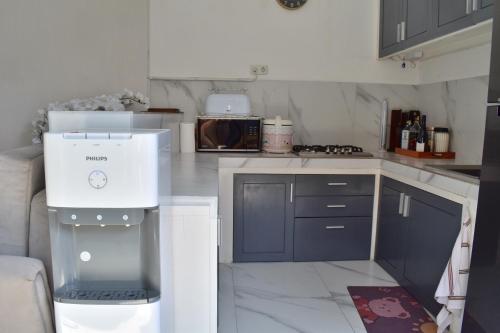 Η κουζίνα ή μικρή κουζίνα στο Aroha Villa
