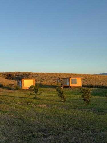 two small buildings in a field with grass at Peles Eye