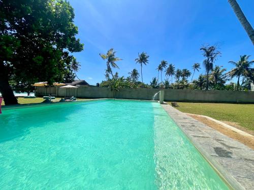 Kolam renang di atau dekat dengan Smeralda Resorts Dikwella