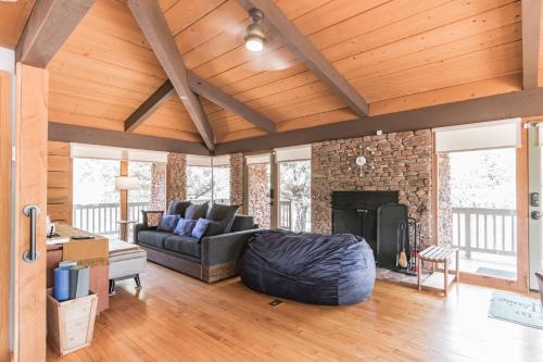 Gallery image of Glass House Elk Rim Pine in Pine