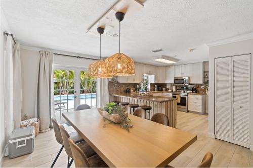 Η κουζίνα ή μικρή κουζίνα στο Boho Style 5 BR 2,5 BT Heated Pool Fit 14