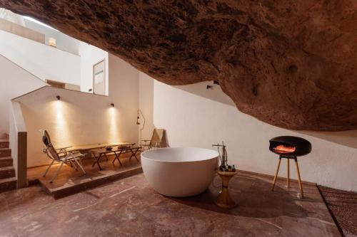 a bathroom with a bath tub and a fireplace at Jianglu Yalugu Hotel in Kaixuan