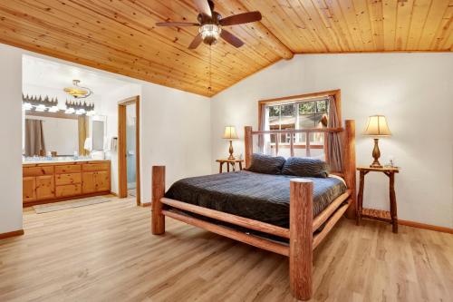 Postel nebo postele na pokoji v ubytování Oriole House #2518