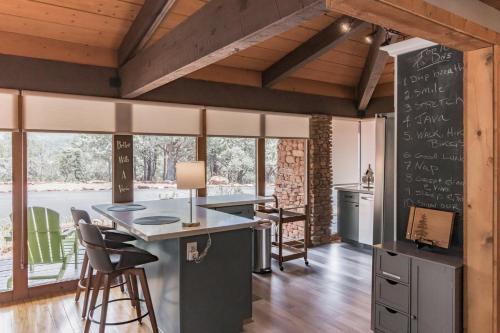 Gallery image of Glass House Elk Rim Pine in Pine
