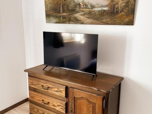 a television on top of a dresser in a room at La Grange: Gîte Confort à Briou, 5 Chambres - FR-1-491-471 