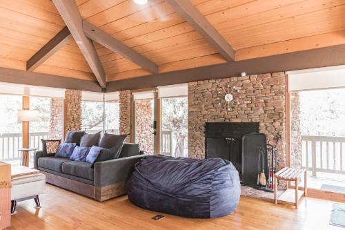 Gallery image of Glass House Elk Rim Pine in Pine