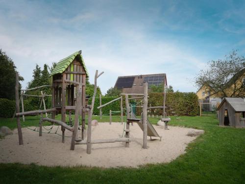Herní místnost nebo prostor pro děti v ubytování Holiday Home in Quiet Park with Garden