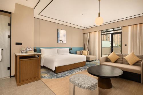 Postel nebo postele na pokoji v ubytování Hilton Garden Inn Chengdu Jinniu Yipintianxia