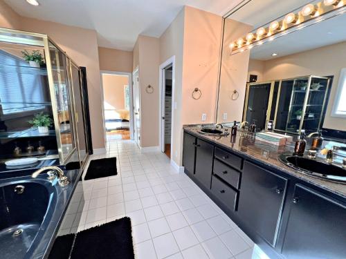 Dapur atau dapur kecil di Daphne River Villa