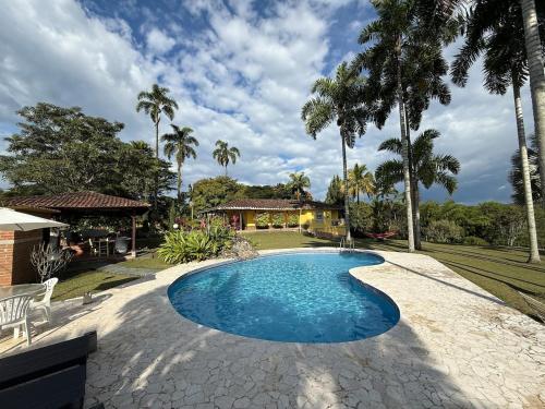 Πισίνα στο ή κοντά στο Villa La Isabella in Combia, Pereira, Colombia