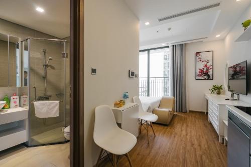 Koupelna v ubytování Luxury Studio In City Center With Gym, Pools And Private Walking Lake