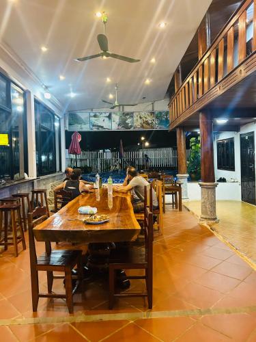 Lacasa Mountain View Hotelにあるレストランまたは飲食店