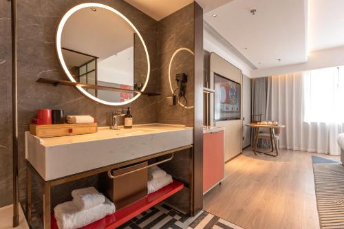 Φωτογραφία από το άλμπουμ του Yicheng Hotel, Jianghan Road Pedestrian Street, Wuhan River Beach στο Γουχάν