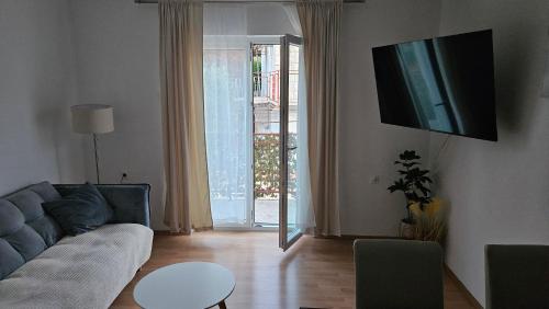 Sea View Family Apartment with Large Terrace & Free Parking