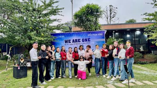a group of people standing in front of a sign at Phúc Hưng Homestay- Venuestay in Ba Vì