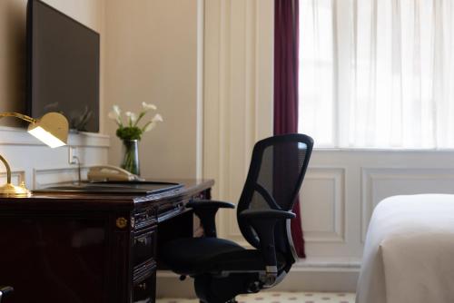 a bedroom with a desk and a chair next to a bed at Crowne Plaza Hotel & Suites Landmark Shenzhen by IHG - Nearby Luohu Border, Indoor heated swimming pool, Complimentary Welcome Drink in Shenzhen