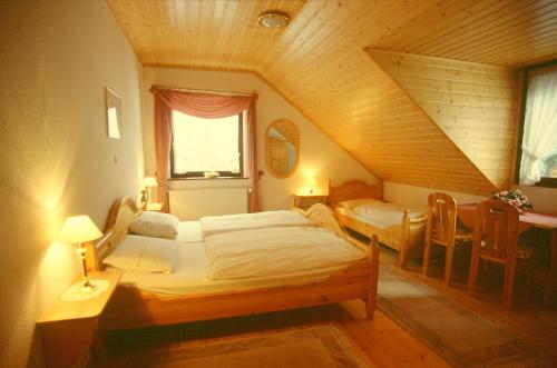 Cama ou camas em um quarto em Hotel Landgasthof Simon