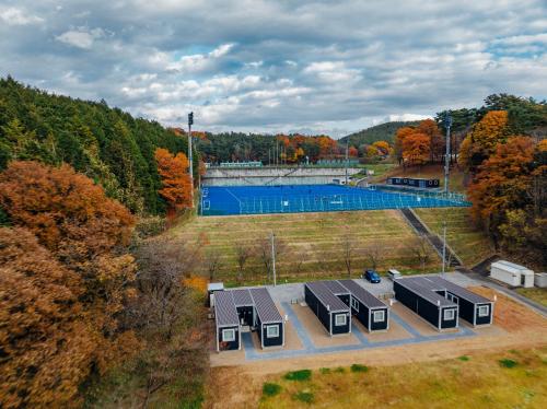 an overhead view of a parking lot with a pool at MOBILITA COURT IWATE in Hachimantai