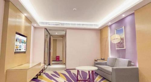 a living room with a couch and a table at Lavande Hotel Huizhou Shiwan in Huizhou