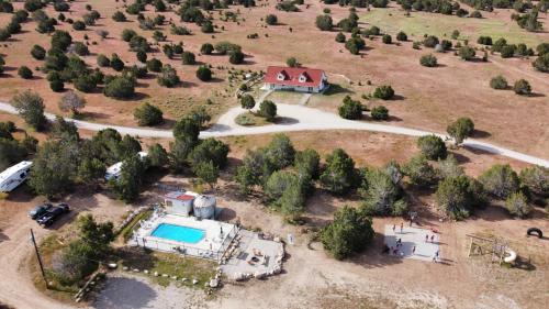 Πισίνα στο ή κοντά στο The Joseph Studio at Wind Walker Homestead