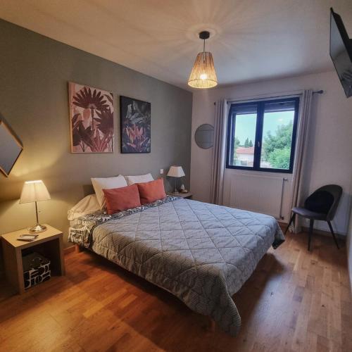 Photo de la galerie de l'établissement Maison 180 m2 avec Piscine et terrain de pétanque, à Latour-Bas-Elne