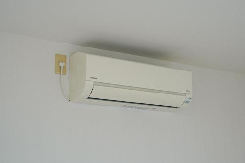 a white thermostat on the ceiling of a room at Aonoyado 碧の宿べっぷ駅前町 in Beppu
