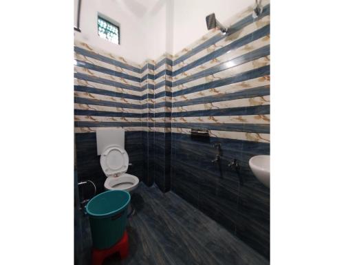 A bathroom at Hotel Chandralok, Chitrakoot