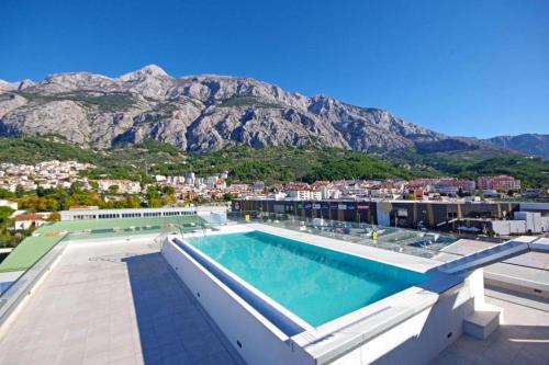 Lux Ella Apartment With Shared Pool