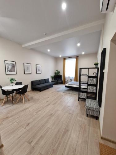 Ruang duduk di ATF Apartments