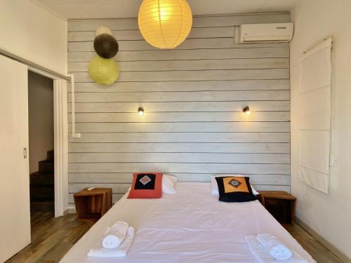 เตียงในห้องที่ Villa Blue Waves