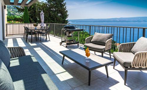 Villa Luxury Dream, Indoor Heated Pool, 7 persons, Sea Views, Omiš