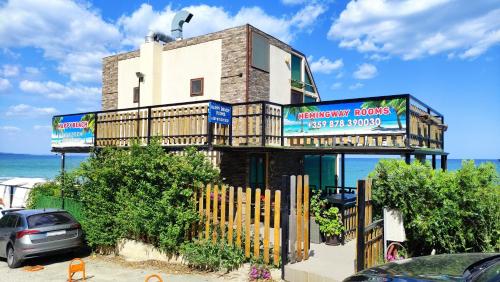 Hemingway rooms in Happy Beach