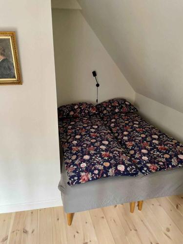 a bed in the corner of a room at Charming Townhome Near Beach And Square in Ærøskøbing