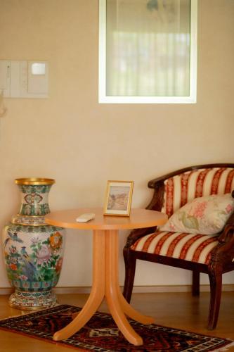 a table with a picture on it next to a vase at Stube Hotel und Gasthaus in Nordrach