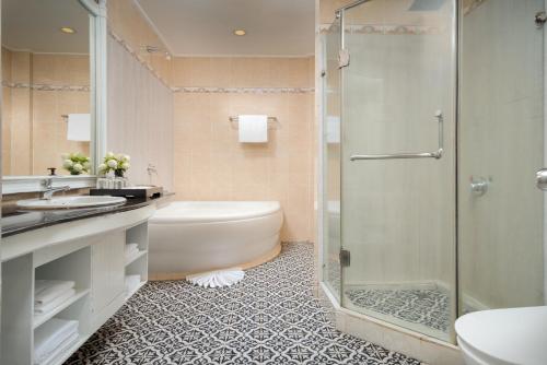 Ένα μπάνιο στο Memoire Siem Reap Hotel