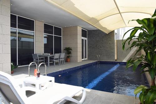 Kolam renang di atau dekat dengan Al Bidaa Tower - Sea View - Family Only - البدع للشقق الفندقية