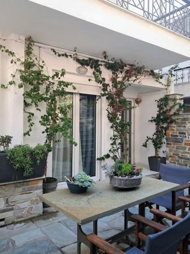 Gallery image of Menexe Apartments-Kelyfos in Neos Marmaras