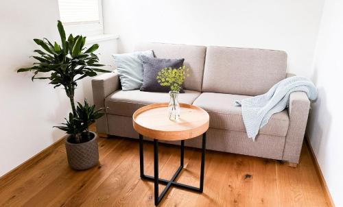 Uma área de estar em Gästehaus Erika - by myNests