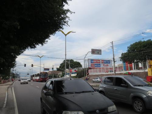 two cars parked on a city street with a bus at Apto-Cond Parque Ingleses- Alter Temporada in Manaus