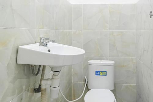 a bathroom with a sink and a toilet at RedDoorz near Universitas Hasanuddin Makassar in Makassar