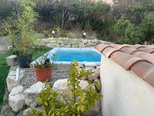 Gallery image of Luberon 13km Gordes Maison familiale provençale in Saint-Saturnin-les-Apt