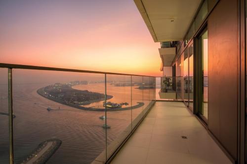 FIRST CLASS 2BR Sea & Palm View, Beachfront