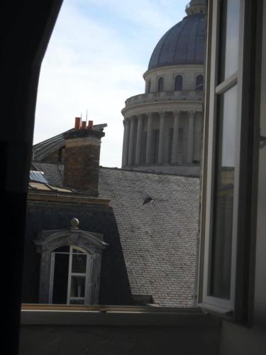 Charming 1BR next to Pantheon