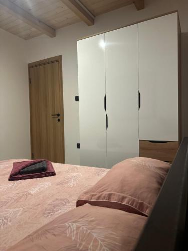 Postel nebo postele na pokoji v ubytování Taca House - Airport apartman